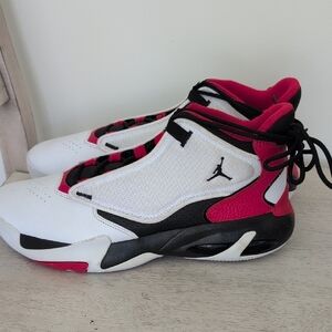 Jordan Max Aura 4White Black University Red

Size 11.5